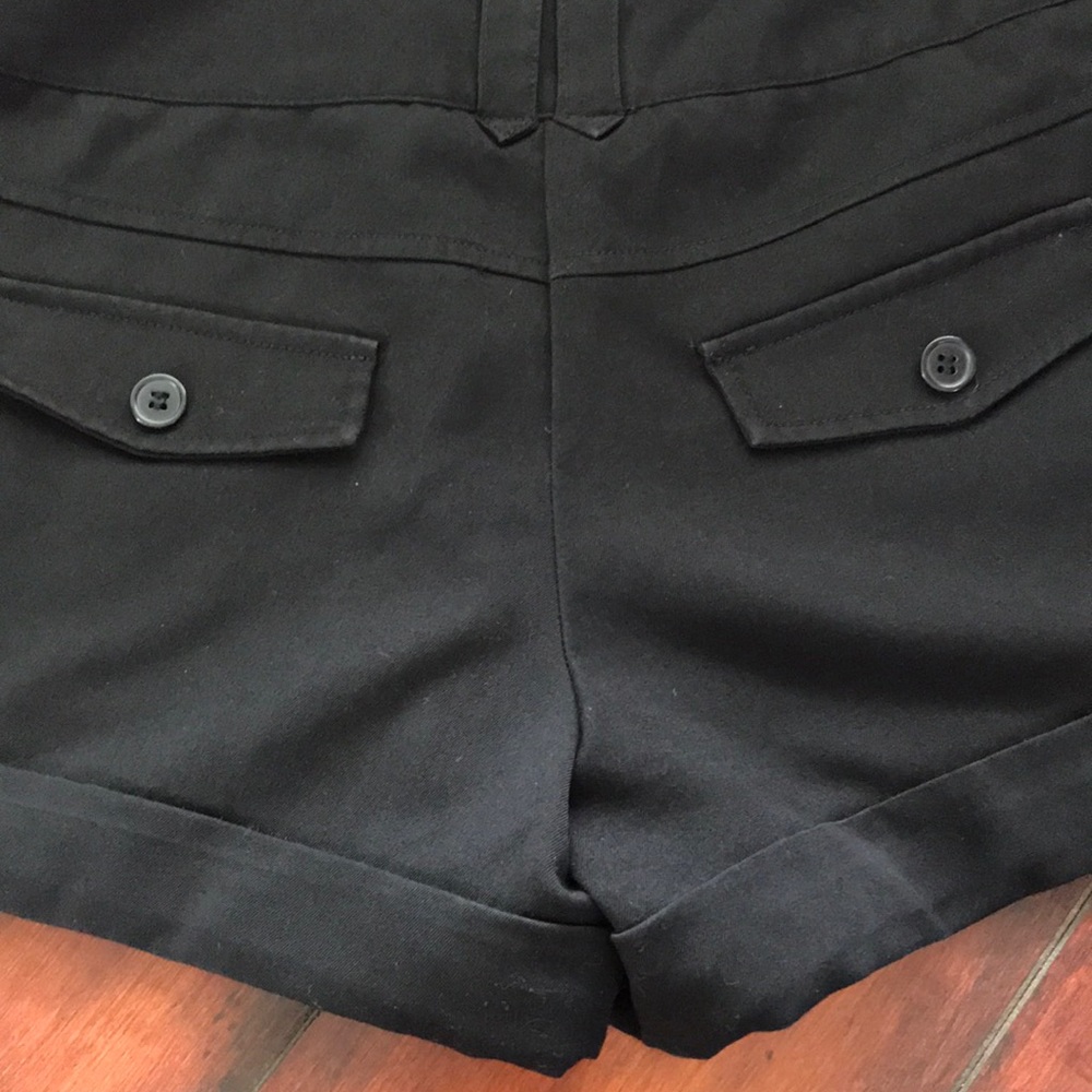 • Tracy Evans Black Shorts • - Picture 5 of 5
